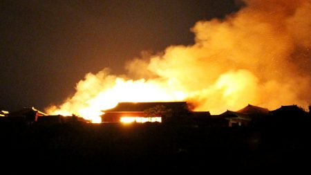 Japon: un château classé au Patrimoine mondial ravagé par les flammes