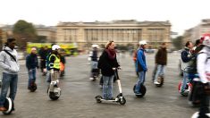 Paris : les trottinettes électriques temporairement interdites la nuit sur les Champs Élysées