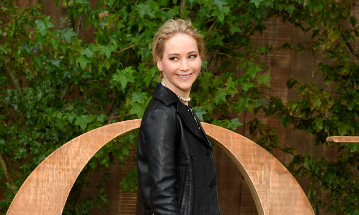 PARIS, FRANCE - 24 SEPTEMBRE : Jennifer Lawrence participe au salon Christian Dior Vêtement Femme Printemps/Eté 2020 dans le cadre de la Fashion Week de Paris le 24 septembre 2019 à Paris, France. (Photo de Pascal Le Segretain/Getty Images pour Dior)