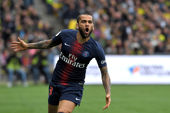 Daniel Alves photographié pendant un match du PSG contre Nantes. Crédit : LOIC VENANCE/AFP/Getty Images.