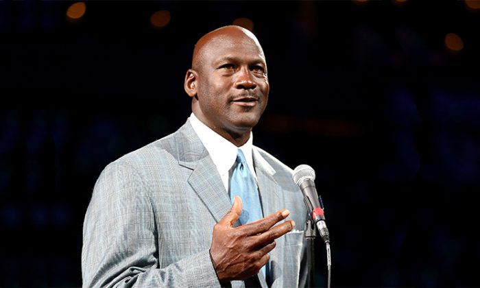 Michael Jordan au Time Warner Cable Arena à Charlotte, en Caroline du Nord, le 21 décembre 2013. (Streeter Lecka/Getty Images)