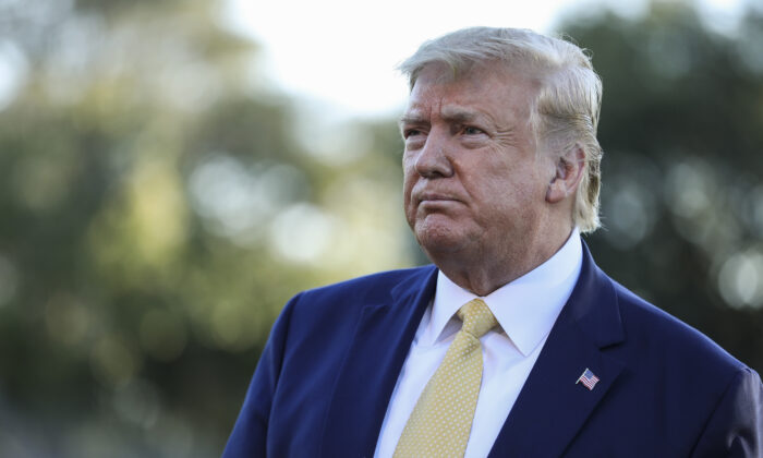 Le président Donald Trump s'adresse aux médias avant de quitter la Maison-Blanche sur Marine One le 11 octobre 2019. (Charlotte Cuthbertson/The Epoch Times)