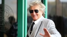 Rod Stewart s’invite au mariage d’un couple à Las Vegas et chante pour eux