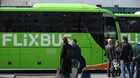 Marne : il brise la vitre d’un autocar avec sa tête, saute du véhicule en marche et se fait percuter sur l’A4