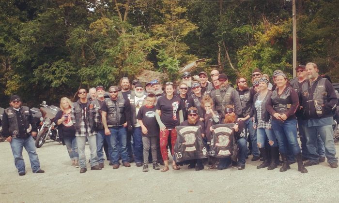 Un grand nombre de motards se sont présentés au stand de limonade de Bryanne au Chili, dans l'Indiana. (Photo: avec l'aimable autorisation de Daryn Sturch)