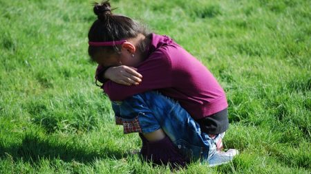 Yvelines : une mère jugée pour avoir obligé sa fille « à manger des cafards et des araignées qui pullulaient dans la maison »