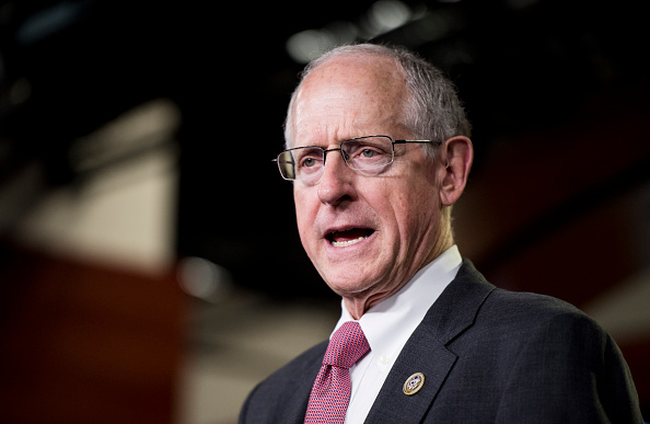 ÉTATS-UNIS - 16 MAI : Mike Conaway, R-Texas, président de la Commission de l'agriculture de la Chambre des représentants, prend la parole lors de la conférence de presse du Parti républicain au Capitole après la réunion de la Conférence républicaine de la Chambre, le mercredi 16 mai 2018. (Photo de Bill Clark/CQ Roll Call)