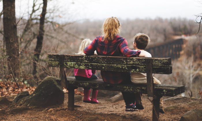 Les enfants peuvent être tout pour leurs parents et, pour cette raison, il est parfois difficile de distinguer la réalité de la fiction chargée d'émotions. (Benjamin Manley/Unsplash)