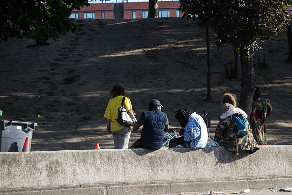 La "Colline du crack" Porte de la Chapelle à Paris. (Photo : JOEL SAGET / AFP)        