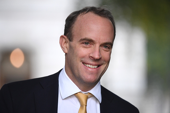 Le ministre britannique des Affaires étrangères Dominic Raab a convoqué l'ambassadeur de Chine à Londres pour lui demander des explications concernant Simon Cheng, ancien employé du consulat du Royaume-Uni à Hong Kong. (Photo : Leon Neal/Getty Images)