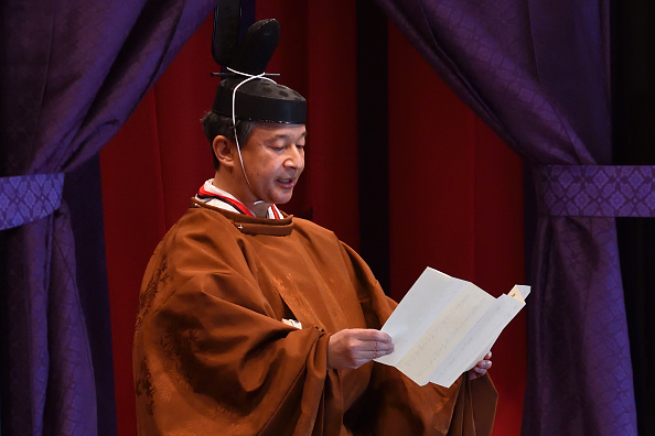 -L'empereur du Japon a achevé son ascension vers le trône du chrysanthème lors d'une cérémonie célébrée les traditions et la grandeur d'une monarchie qui revendique 2000 ans d'histoire. Photo de KAZUHIRO NOGI / POOL / AFP via Getty Images.