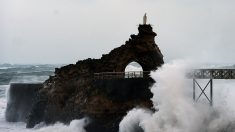 La côte atlantique balayée par la tempête Amélie, 140.000 foyers sans électricité