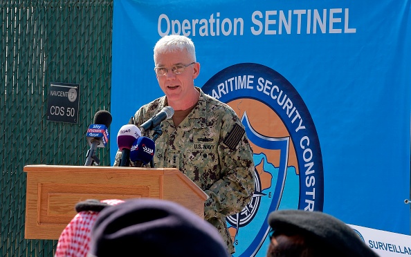 -Le vice-amiral de la marine américaine James J. Malloy, commandant central des forces navales américaines et de la 5e flotte américaine, prend la parole lors de la cérémonie d'ouverture de la sécurité maritime internationale, à Manama, capitale de Bahreïn, le 7 novembre 2019. Les États-Unis forment les alliés du Golfe à la "protection de la navigation" dans les voies navigables. Photo de MAZEN MAHDI / AFP via Getty Images.