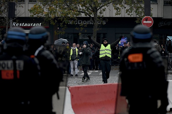 "Gilets jaunes" près de la Porte d'Italie à Paris le 16 novembre 2019, lors d'une manifestation marquant le premier anniversaire du mouvement. (Photo : Philippe LOPEZ / AFP) 