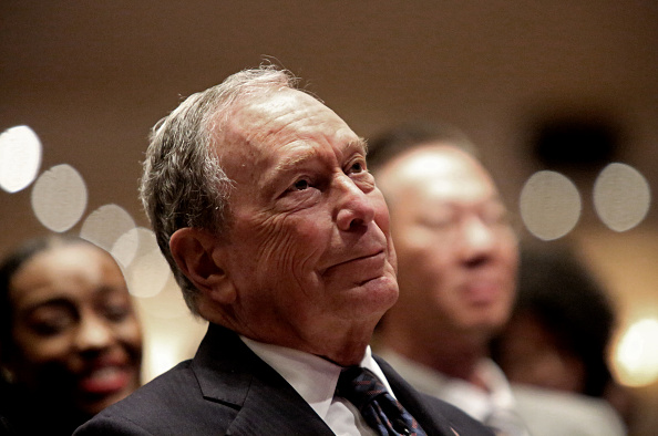 Michael Bloomberg au Christian Cultural Center le 17 novembre 2019 dans le quartier de Brooklyn à New York. Son immense fortune acquise dans l'information financière -quelque 50 milliards de dollars- fait de lui un prétendant apte à chambouler la course. (Photo : Yana Paskova/Getty Images)