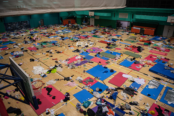 -Un gymnase est laissé à l’abandon par des manifestants anti-gouvernemental qui ont repris le campus de l'Université polytechnique de Hong Kong le 19 novembre 2019. Photo par Laurel Chor / Getty Images.