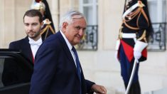 L’ex-Premier ministre Jean-Pierre Raffarin anime une émission chinoise de propagande pro-régime et justifie le contrôle strict de l’internet en Chine