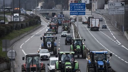 Paris : en colère contre les prix bas, les agriculteurs ont prévu des opérations de blocage ce mercredi