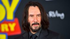 Keanu Reeves prend une photo virale avec une famille qui l’adore, dont le fils se nomme Neo