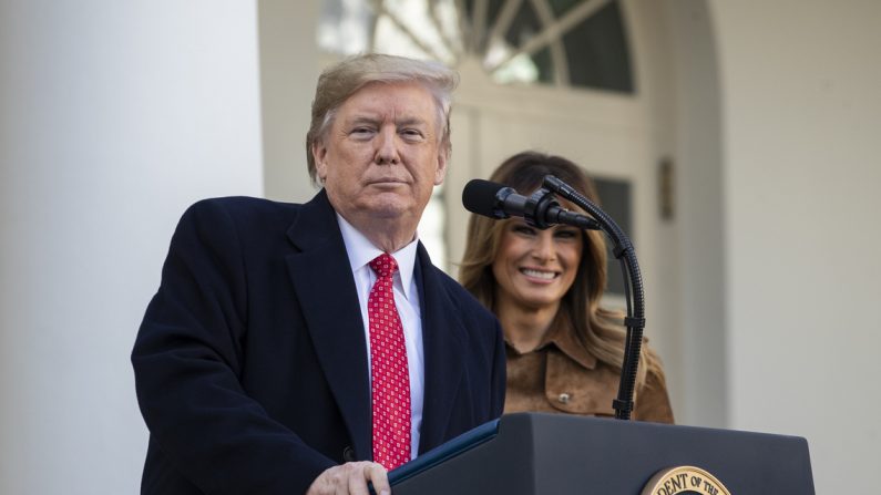 Sous le regard de la première dame Melania Trump, le président Donald Trump prend la parole pour la proclamation annuelle de Thanksgiving, le 26 novembre 2019, dans la roseraie de la Maison Blanche. (Drew Angererer/Getty Images)