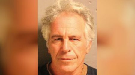 Des gardiens de Jeffrey Epstein à la prison fédérale de New York sont prêts à parler