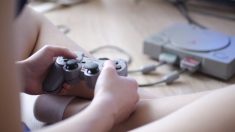 Un ado accro aux jeux vidéo meurt après avoir passé toute la nuit à jouer à des combats en ligne