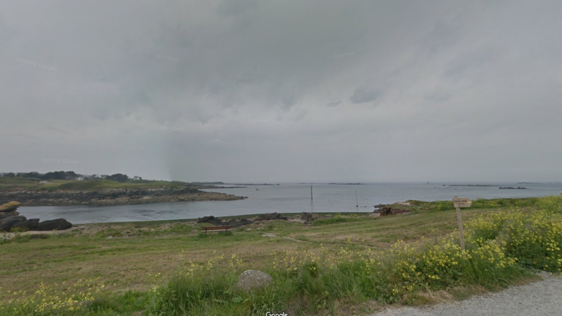 L'entrée du port de Lanildut, où la balise de 8 mètres a disparu pendant une nuit de tempête. (Capture d'écran/Google maps)