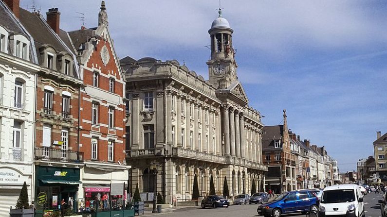 La ville de Cambrai a réussi à redynamiser son centre-ville grâce au stationnement gratuit le samedi. (Wikimedia/Gilles Guillamot/License CC 3.0)