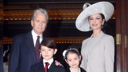 La fille de Catherine Zeta-Jones, Carys, a grandi et ressemble trait pour trait à sa mère