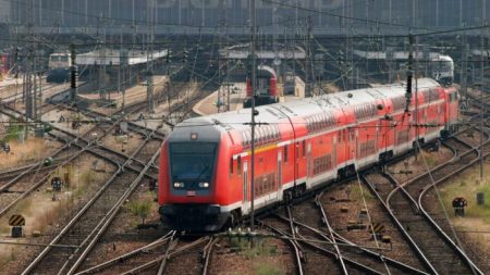 Des jeunes passagers allemands stoppent un tramway roulant à grande vitesse et refusant de s’arrêter