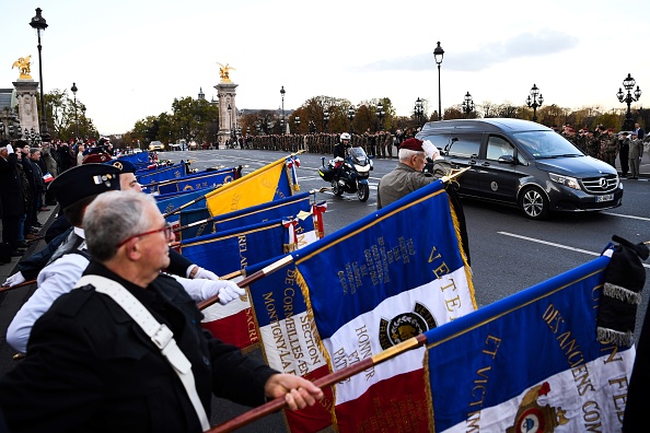 -Illustration- A partir de 15h00 une cérémonie en l'honneur des treize militaires tués dans la collision de deux hélicoptères au cours d'une opération de combat, dans le nord-est du Mali seront transporté aux Invalides à Paris. Photo par ERIC FEFERBERG / AFP via Getty Images.