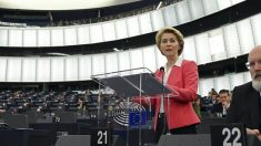 Ursula Von der Leyen, une proche de Merkel adoubée par Macron