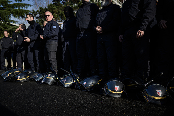 Des CRS du Val-de-Marne protestent contre la réforme des retraites le 2 décembre 2019. (Photo : Philippe LOPEZ / AFP) (Photo by PHILIPPE LOPEZ/AFP via Getty Images)