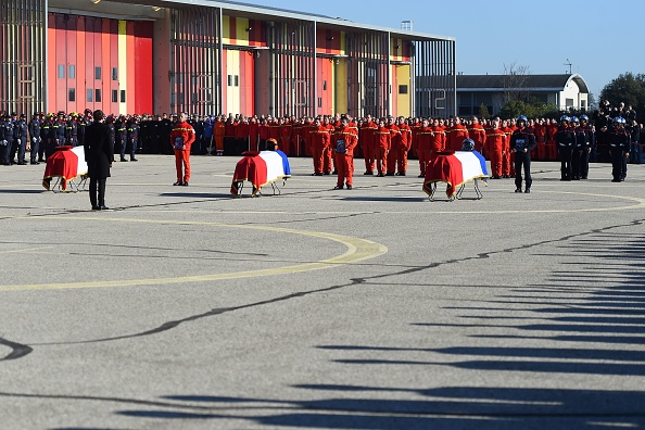 Hommage du président Emmanuel Macron à Nîmes. (Photo : SYLVAIN THOMAS/POOL/AFP via Getty Images)