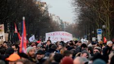 Réforme des retraites : des personnalités appellent à soutenir financièrement les grévistes