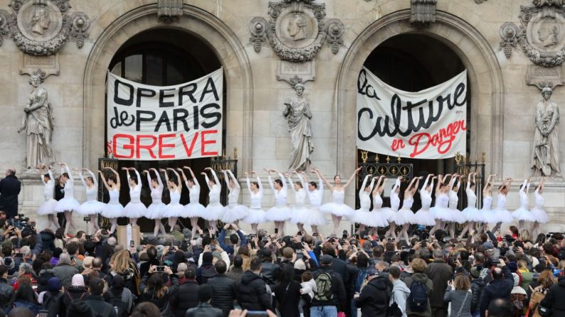 (LUDOVIC MARIN/AFP via Getty Images)