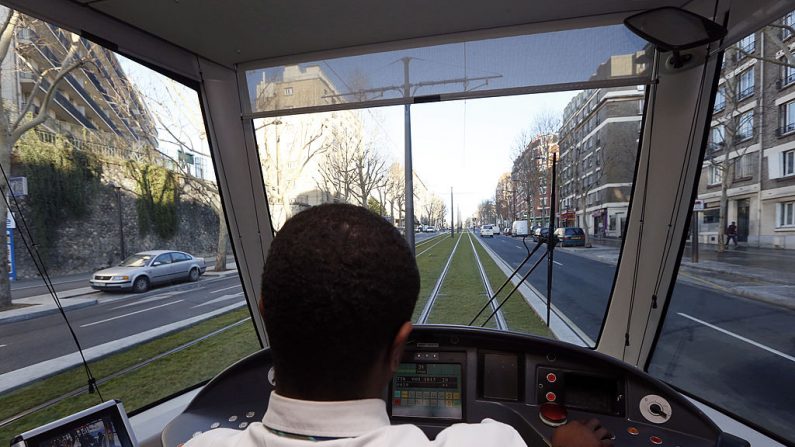 Un chauffeur de la RATP (Photo de PIERRE VERDY/AFP via Getty Images)