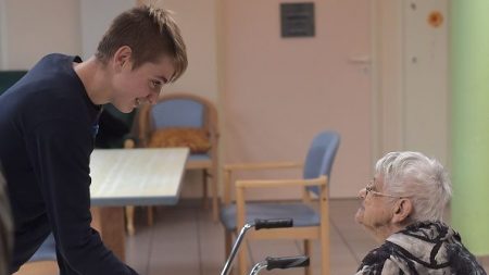 Le touchant hommage d’amour d’un petit-fils pour sa grand-mère atteinte de la maladie d’Alzheimer