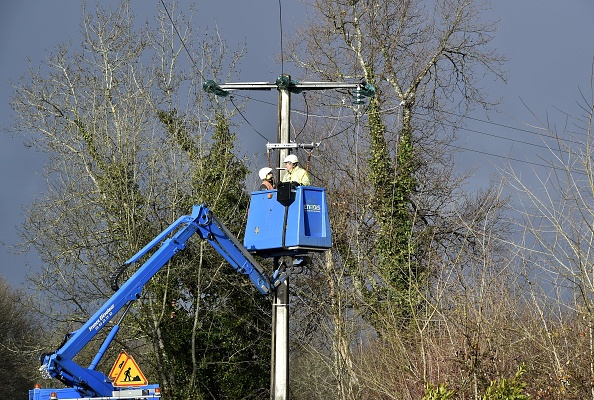 Techniciens d'Énedis en intervention. (Photo : GEORGES GOBET/AFP via Getty Images)