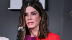 Sandra Bullock pleure tout au long d’une entrevue sincère et révèle le conseil de sa mère décédée