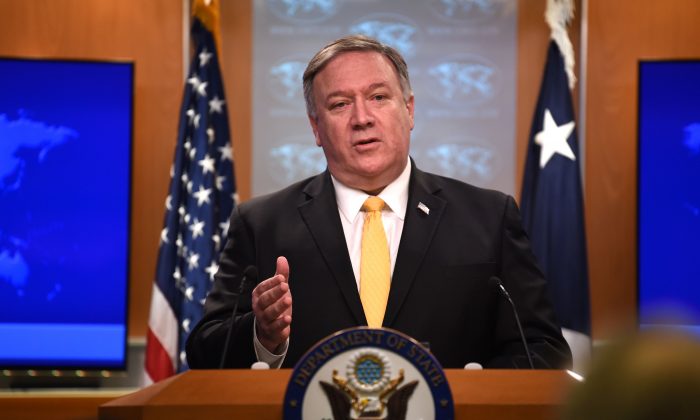 Le secrétaire d'État Mike Pompeo tient une conférence au département d'État à Washington le 1er février 2019. (Eric Baradat/AFP/Getty Images)