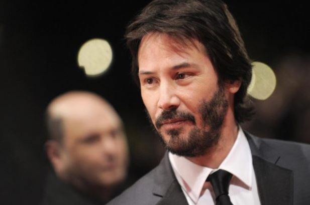 L'acteur américain Keanu Reeves pose pour les photographes sur le tapis rouge avant le film "The Private Lives of Pippa Lee" à Berlin, le 9 février 2009. (Axel Schmidt / AFP/Getty Images)
