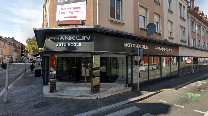 Cette auto-école de Mulhouse promettait l'obtention du code contre la somme de 1500 € en liquide. (Capture d'écran/Google Maps)