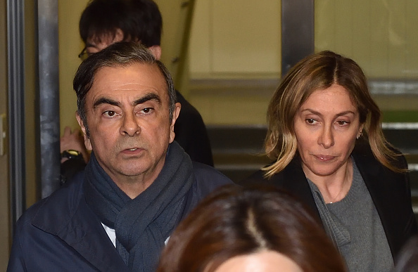 L'ancien président de Nissan Carlos Ghosn et son épouse Carole quittent le bureau de son avocat Junichiro Hironaka à Tokyo le 3 avril 2019. Photo KAZUHIRO NOGI / AFP via Getty Images.