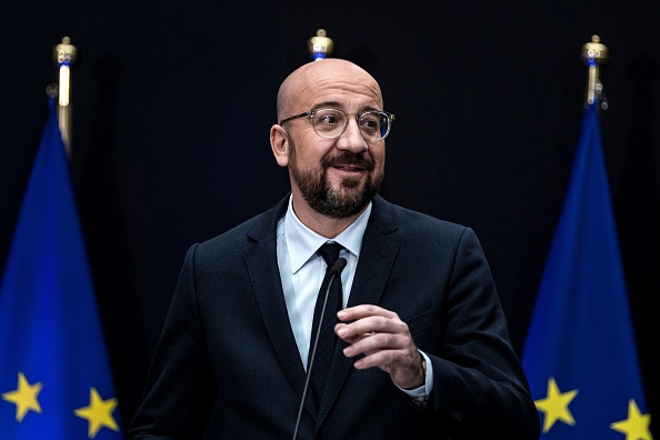 Le président du Conseil européen nouvellement nommé Charles Michel prononce un discours lors de la cérémonie de passation de pouvoirs entre le président sortant du Conseil européen Donald Tusk et son successeur Michel, au siège européen à Bruxelles, le 29 novembre 2019. (Photo : KENZO TRIBOUILLARD/AFP via Getty Images)