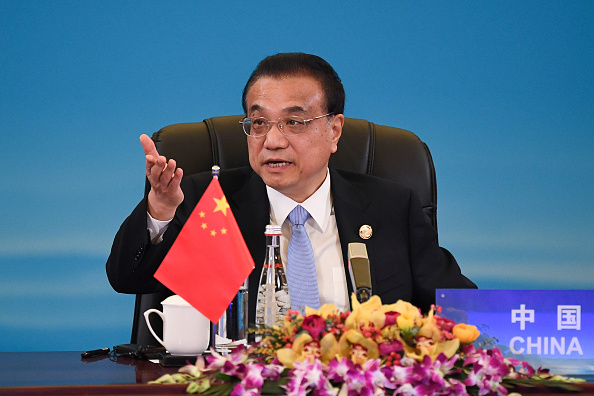 -Le premier ministre chinois s’est rendu à Wuhan pour encourager les équipes médicales. Photo de WANG ZHAO / POOL / AFP via Getty Images.