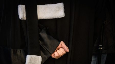 Une magistrate poursuivie pour s’être mariée avec son ex-compagnon sans son consentement