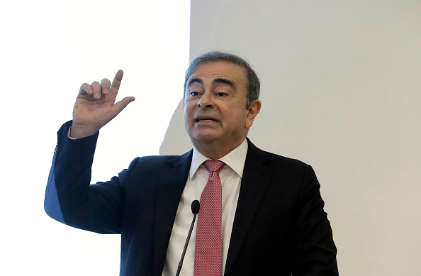 -L'ancien patron de Renault-Nissan, Carlos Ghosn, s'adresse à une grande foule de journalistes sur ses raisons pour avoir esquivé le procès au Japon, au syndicat de la presse libanaise à Beyrouth le 8 janvier 2020. Photo de JOSEPH EID / AFP via Getty Images.