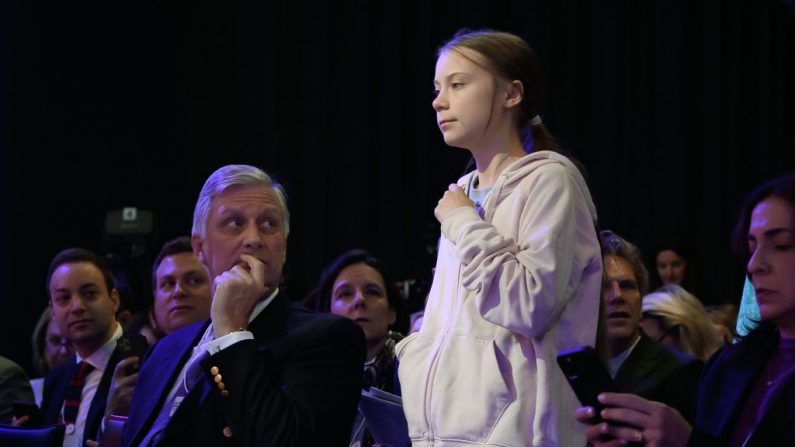 Greta Thunberg devant le roi Philippe de Belgique, lors du Forum économique mondial de Davos, le 21 janvier 2020 (FABRICE COFFRINI/AFP via Getty Images)