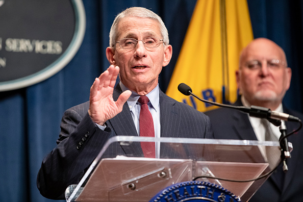 Le directeur de l'Institut national des allergies et des maladies infectieuses Anthony Fauci prend la parole lors d'une conférence de presse au ministère de la Santé et des Services sociaux sur la réponse  de la santé publique au coronavirus 2019 (2019-nCoV) le 28 janvier 2020 à Washington, DC.(Photo :  Samuel Corum/Getty Images)